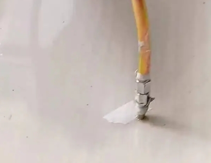 孝感瓷砖空鼓维修公司专业解答在瓷砖铺贴过程中，如果使用的砂料过粗（如全部使用了粗砂），可能会导致以下问题